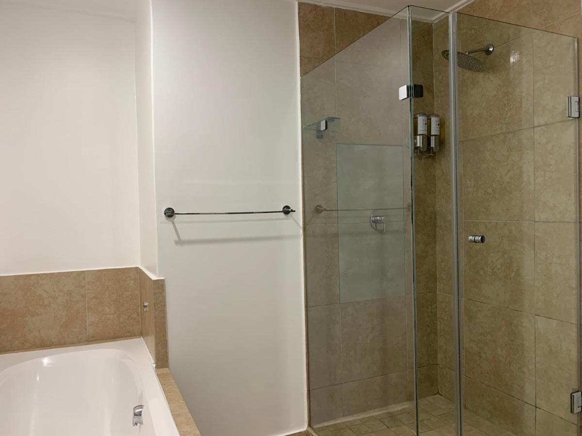 202 Point Bay Apartment