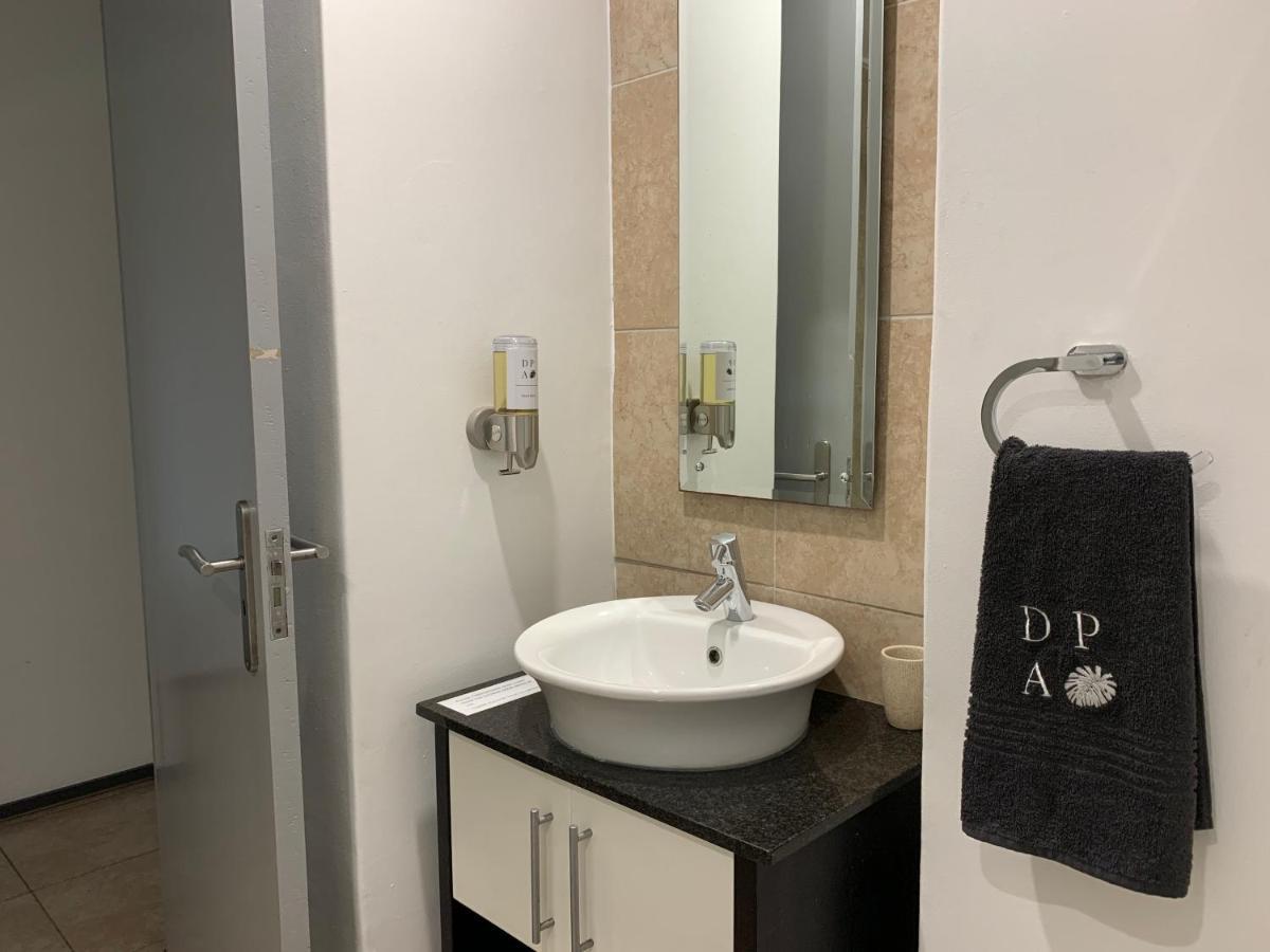 202 Point Bay Apartment *